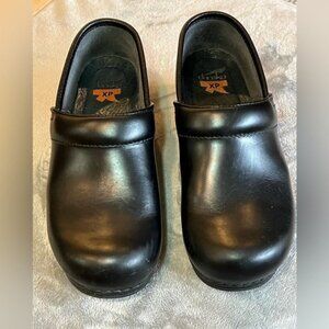 Dansko XP Black Clogs Professional Nursing Shoes Size 36 Leather Slip On